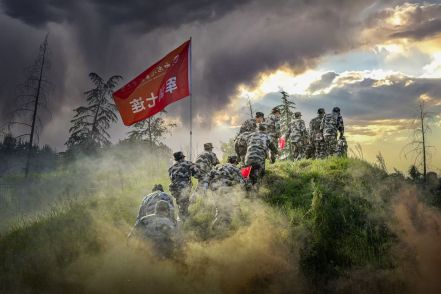 “赓续长征九十载砺行赛道新征程”
校园微长征主题活动
